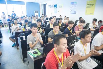 说明:C:\Users\sghome\Documents\Tencent Files\19935284\FileRecv\逗逼码农颁奖\SXT_2415.jpg